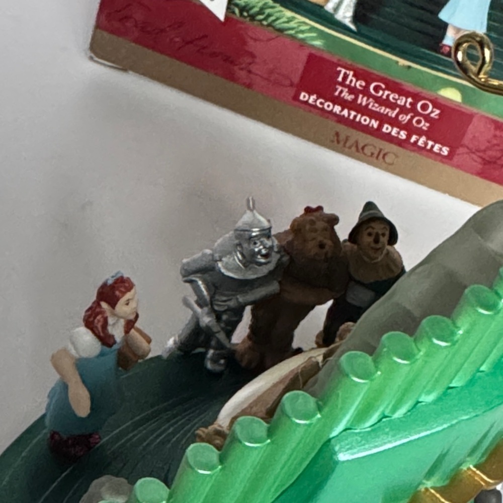 Wizard of Oz Emerald City hallmark Ornament - Picture 8 of 15